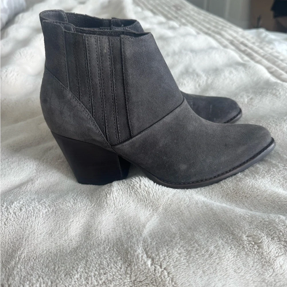 NEW - never worn - Johnston & Murphy Charcoal Heeled Boots - Picture 5 of 8